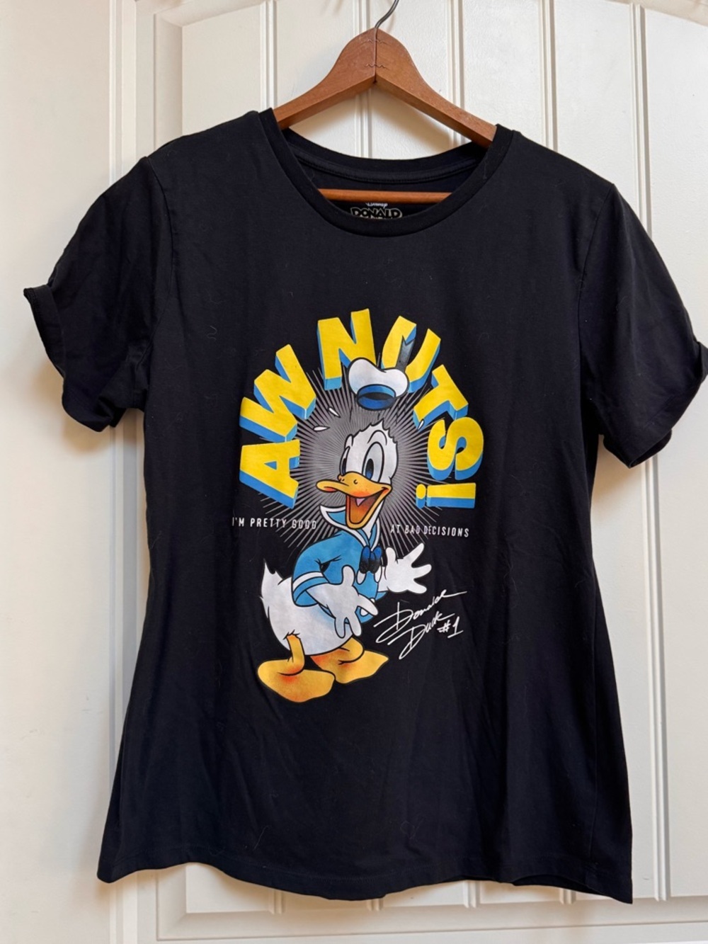 Disney Donald Duck “Aw Nuts” Black Graphic T-Shirt. Size L